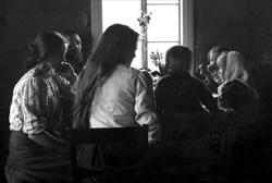 Familien samlet ved middagsbordet, Lyngseidet Juni 1909.