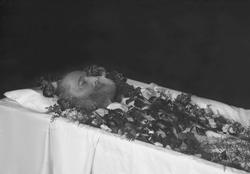 Post mortem-fotografi. Mann i kiste. Durban-Hansen.