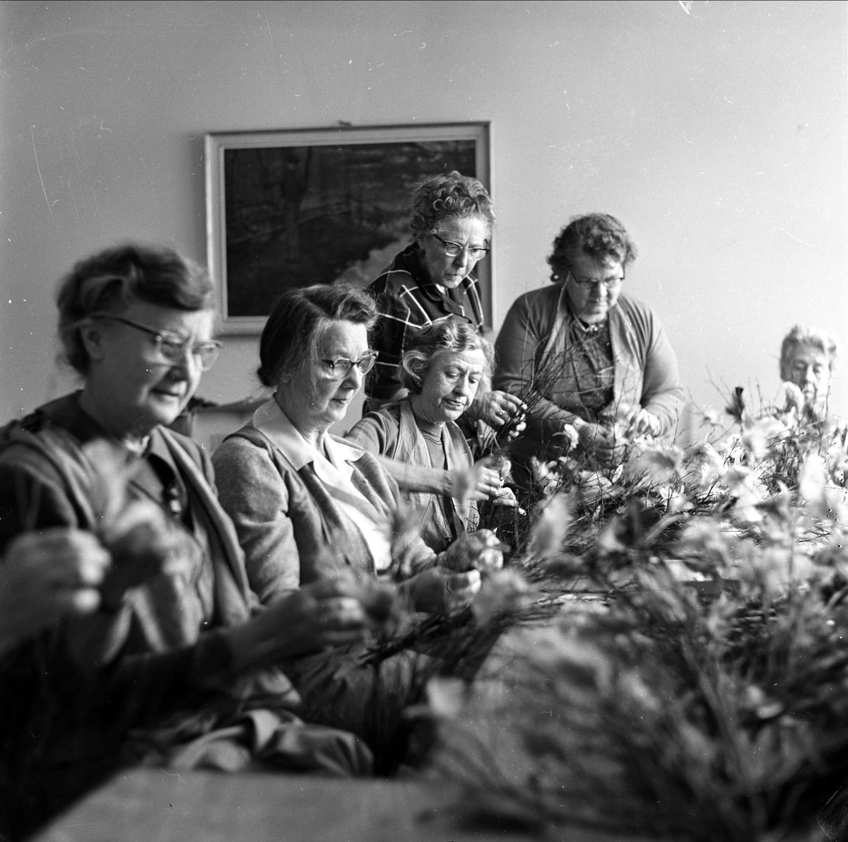 Kvinner som lager fastelavensris, Menighetssøsterhjemmet, Oslo februar 1963