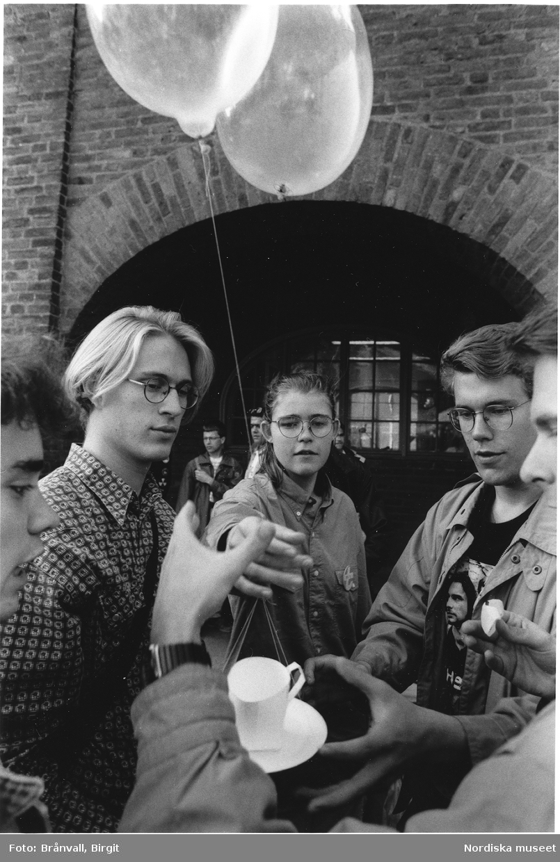 "Phösning", "nollning", för studenter till Flygsektionen vid Kungliga Tekniska högskolan i Stockholm 1993. Evenemang utanför KTH i Stockholm.