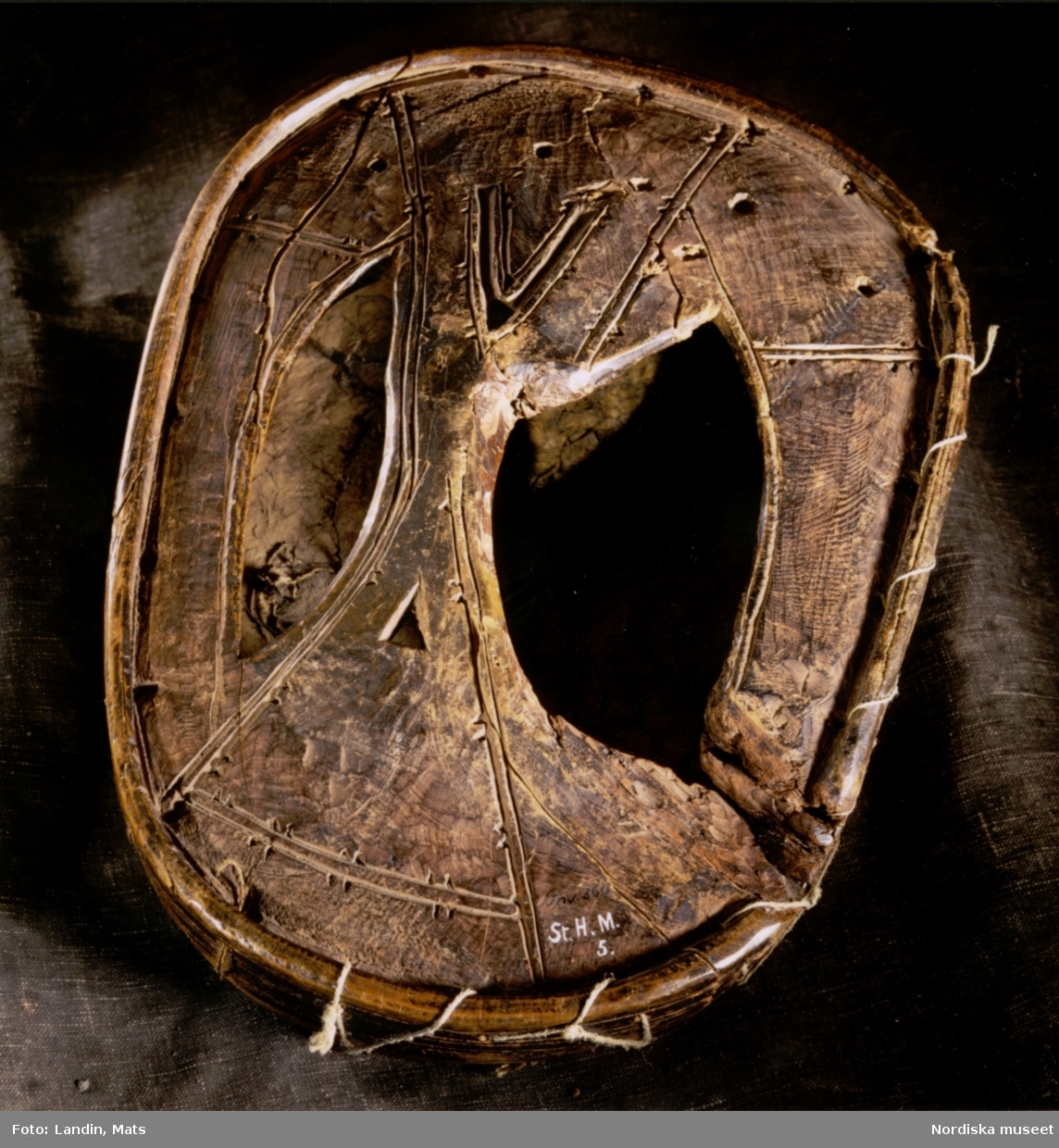 Samisk trumma, nåjdtrumma. Nordiska museets föremål inv.nr 228849