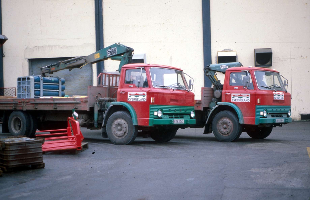 Kverneland fabrikk. Transport Håstad ca. 1977. To lastebilar av engelsk Ford D-serien.
