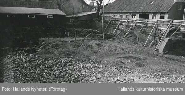 Rester av stenbrottet i Teaterberget, kv Berget, Varberg. 1945.