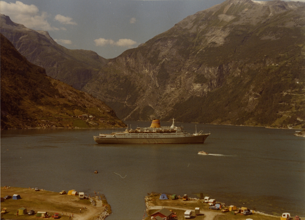 M/S Vistafjord (b.1973, Swan, Hunter & Wihham Richardson, Wallsend)