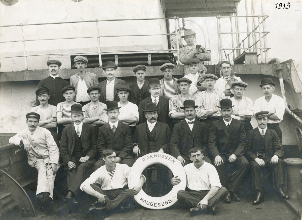 Mannskap ombord D/S O. A. Knudsen (b.1907)