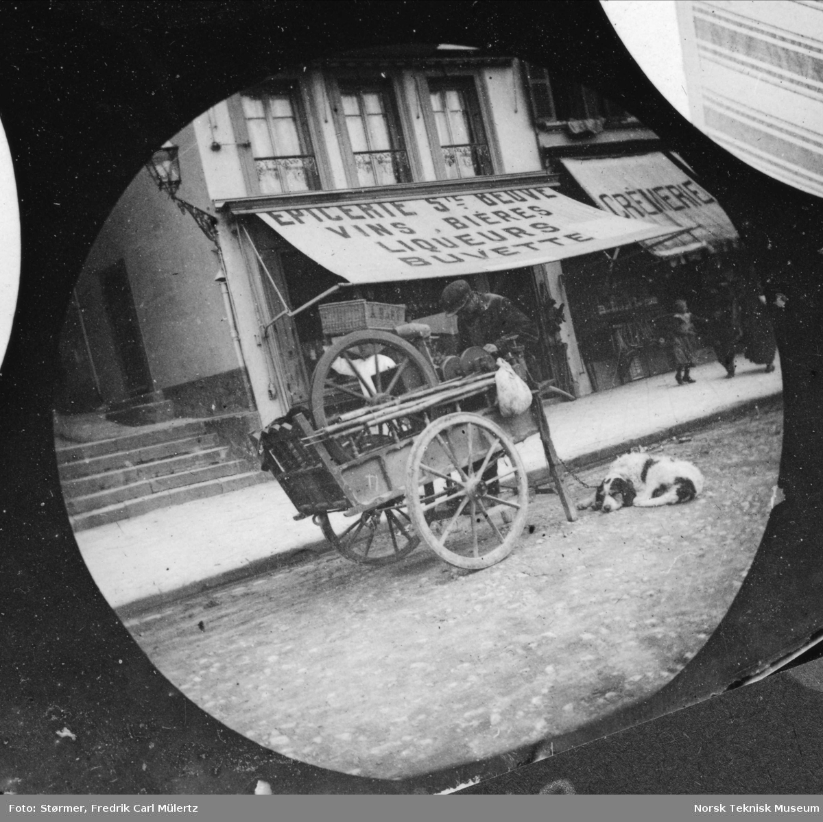 Knapphullsbilder, Boulogne sur Mer, Frankrike, gateparti, omreisende håndverker, 1895
