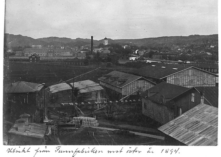 Text på kortet: "Utsikt från Tunnfabriken mot öster år 1894".
