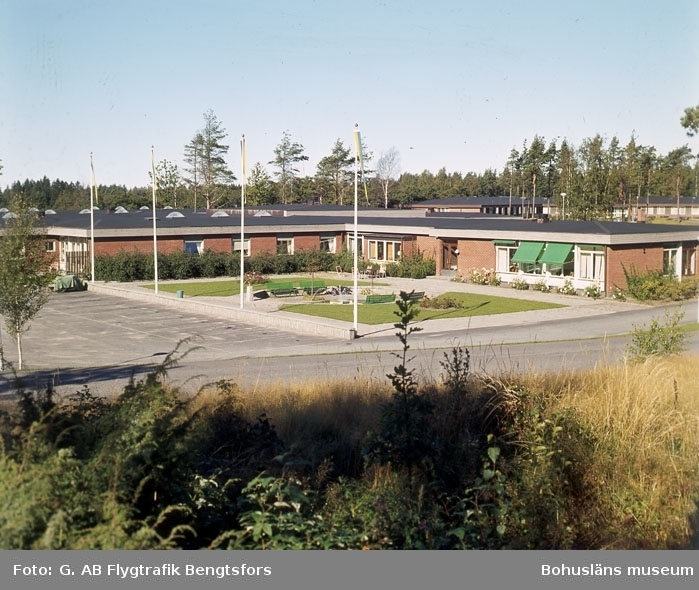Enligt AB Flygtrafik Bengtsfors: "Tanumshede Bohuslän".

