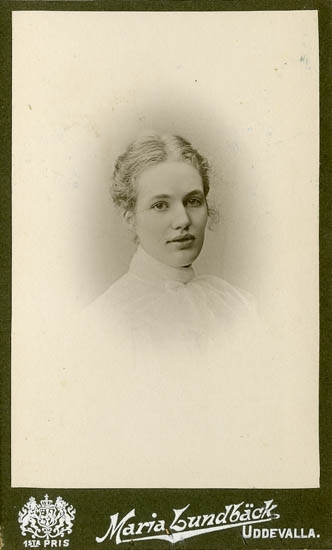 Text på kortets baksida: "Elsa Bååth, f. Posse. F. 1885 död i Hälsingborg 1936".