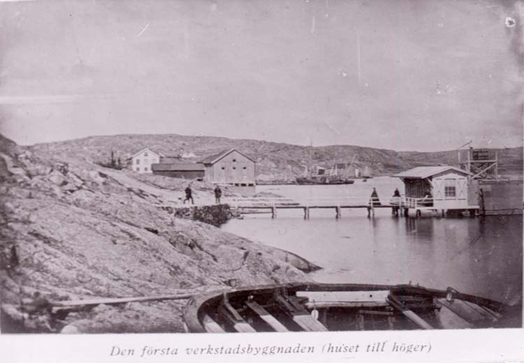 Utsikt mot Rosvik med första badhuset till höger