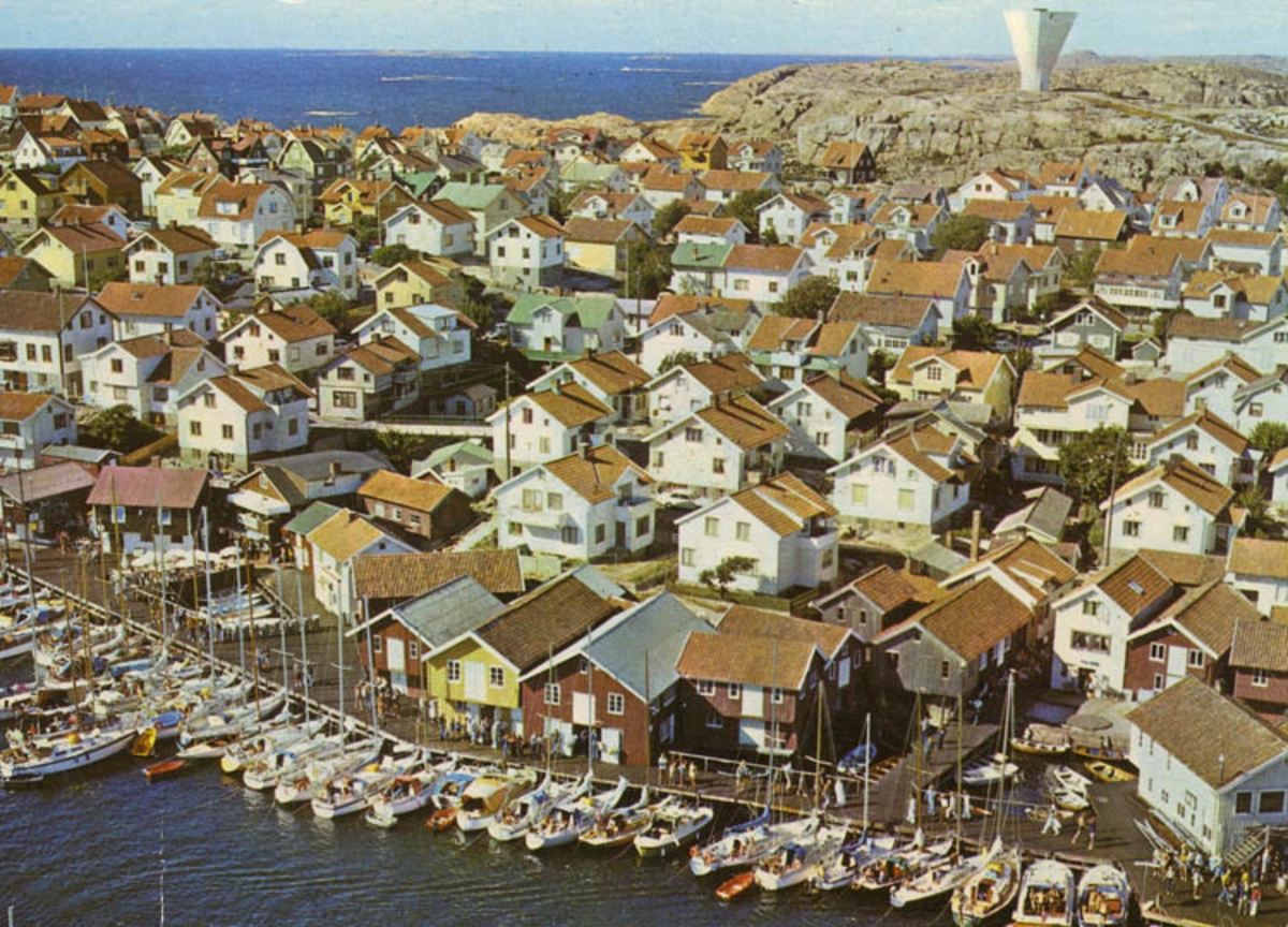 Text på vykortet: "Flygfoto över Smögen".