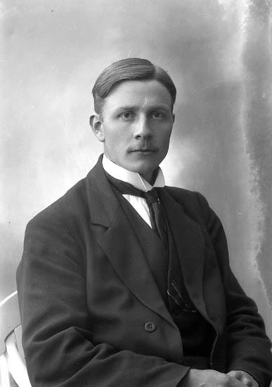 Enligt fotografens journal nr 5 1923-1929: "Johansson, Viktor N. Harås, Spekeröd".