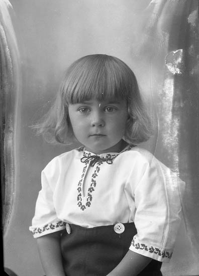 Enligt fotografens journal nr 5 1923-1929: "Magnusson, Lennart Torp Norum".