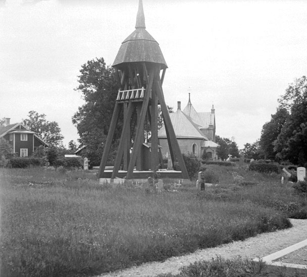 (Stereo karta XIX) Foss kyrka och klockstapel. 7 Juli 1928