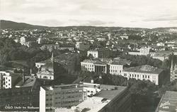 Oslo. Utsikt fra Rådhuset mot Universitetet.
