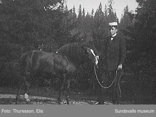 Elis Thuresson med sin ponny, Thurebo, Petersvik.