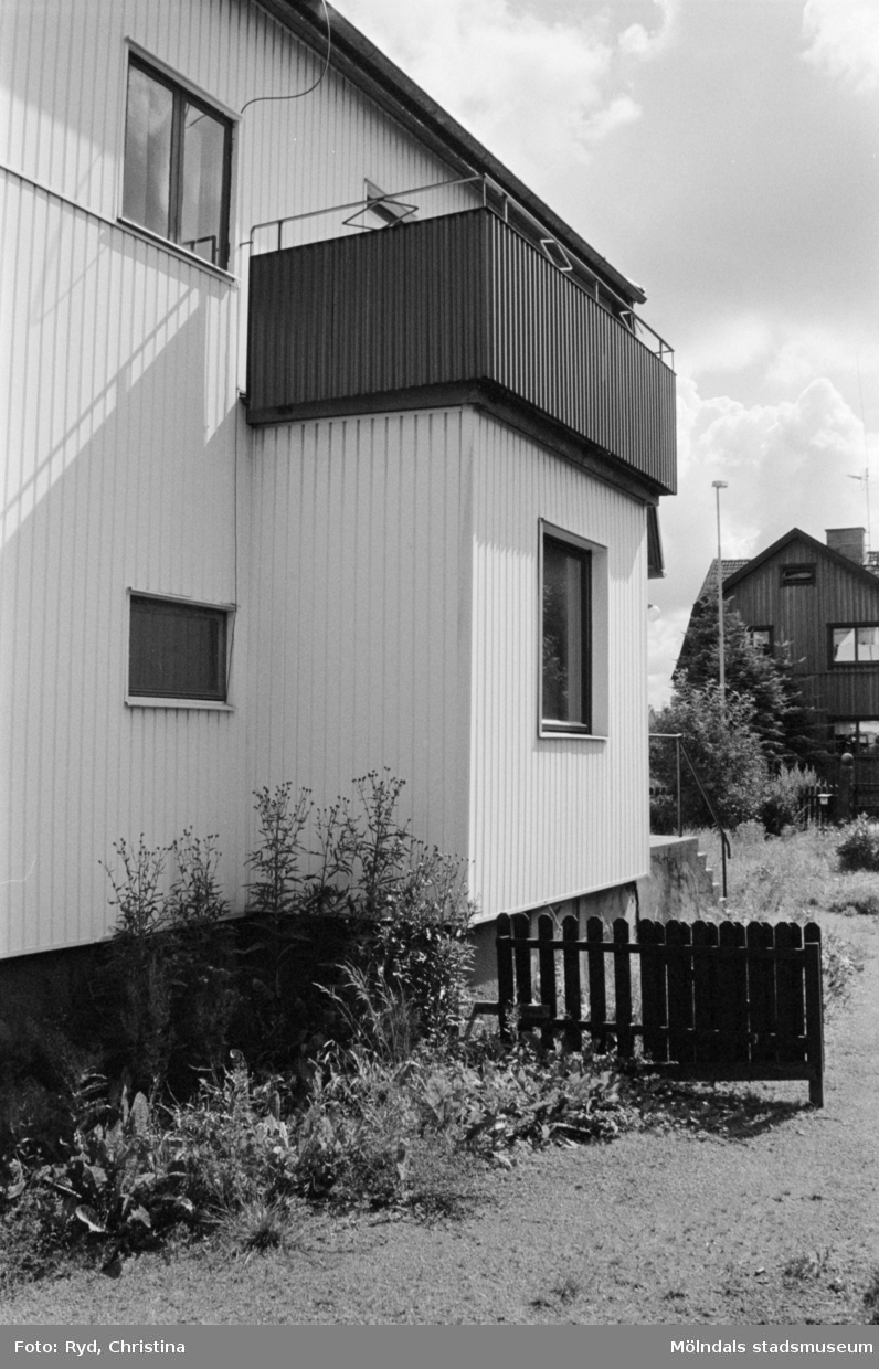 Ett hus i hörnet av Barnhemsgatan 32 och Storgatan 42, 1991.