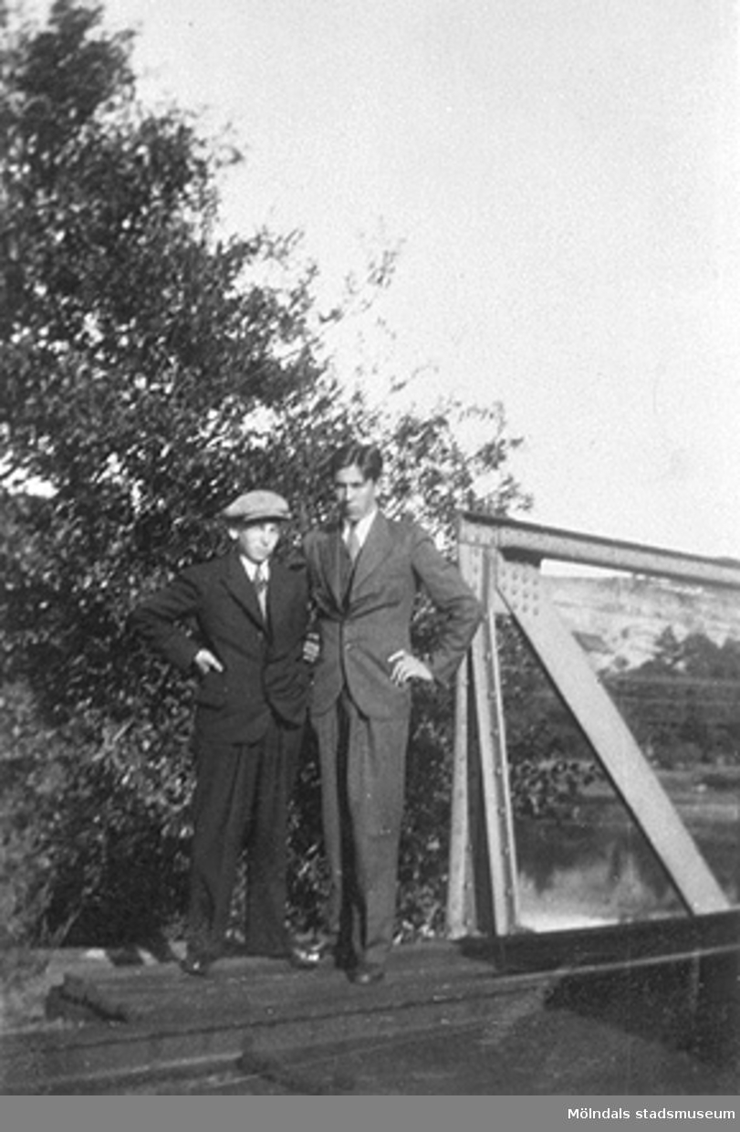 Man ser från vänster Vitalis Örtlund och Lasse Mattsson. Bild från början av 1930-talet.