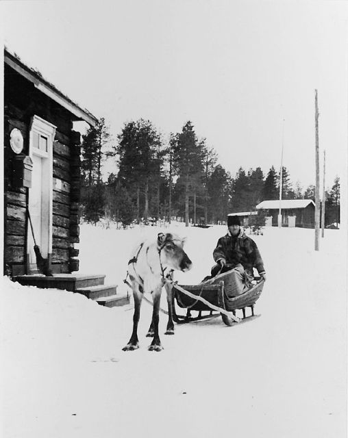 Posten hämtas vid poststationen i Kaunisvaara, 1946.