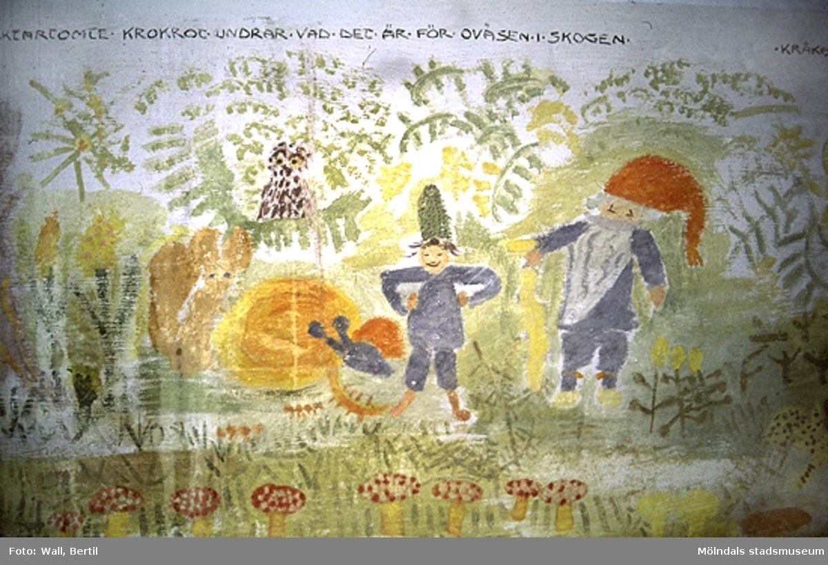 Teckningar målade av barn, 4-6 år, på Toltorps lekskolor. Teckningarna utfördes 1953 för att utsmycka Lackarebäckshemmet. Motiven är hämtade ur ett antal välkända sagor.