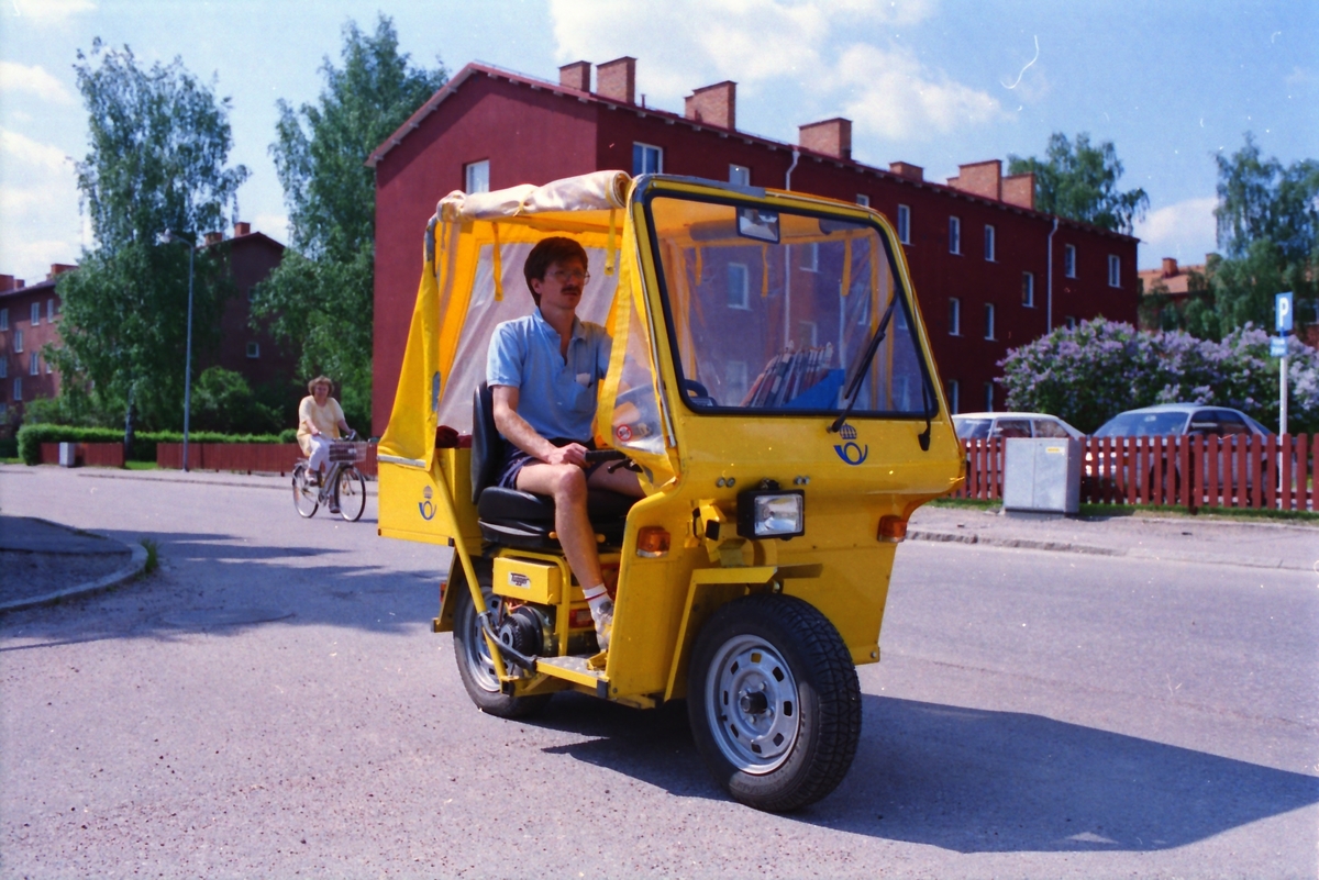 Elmopeden Tugger i stadsdelen Svartbäcken Uppsala, 1995.