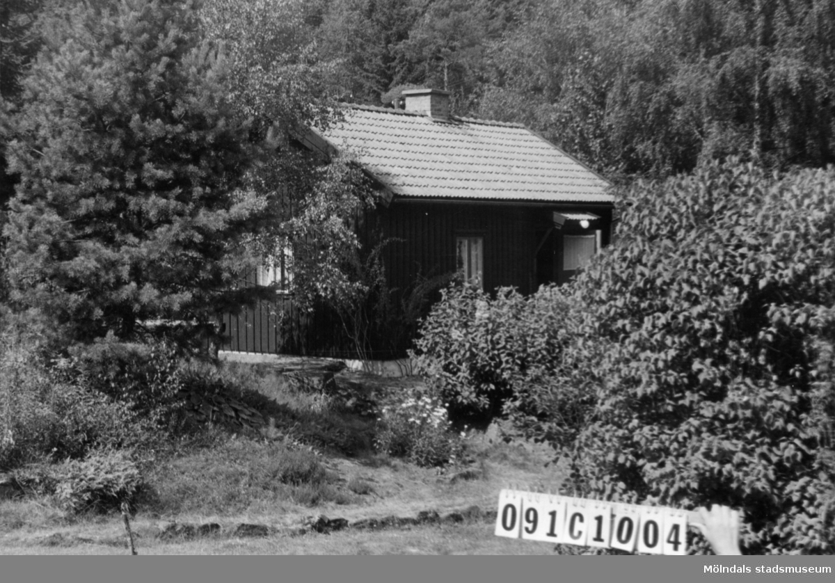 Byggnadsinventering i Lindome 1968. Ranered 1:61.
Hus nr: 091C1004.
Benämning: fritidshus, gäststuga och två redskapsbodar.
Kvalitet: god.
Material: trä.
Tillfartsväg: framkomlig.
Renhållning: soptömning.