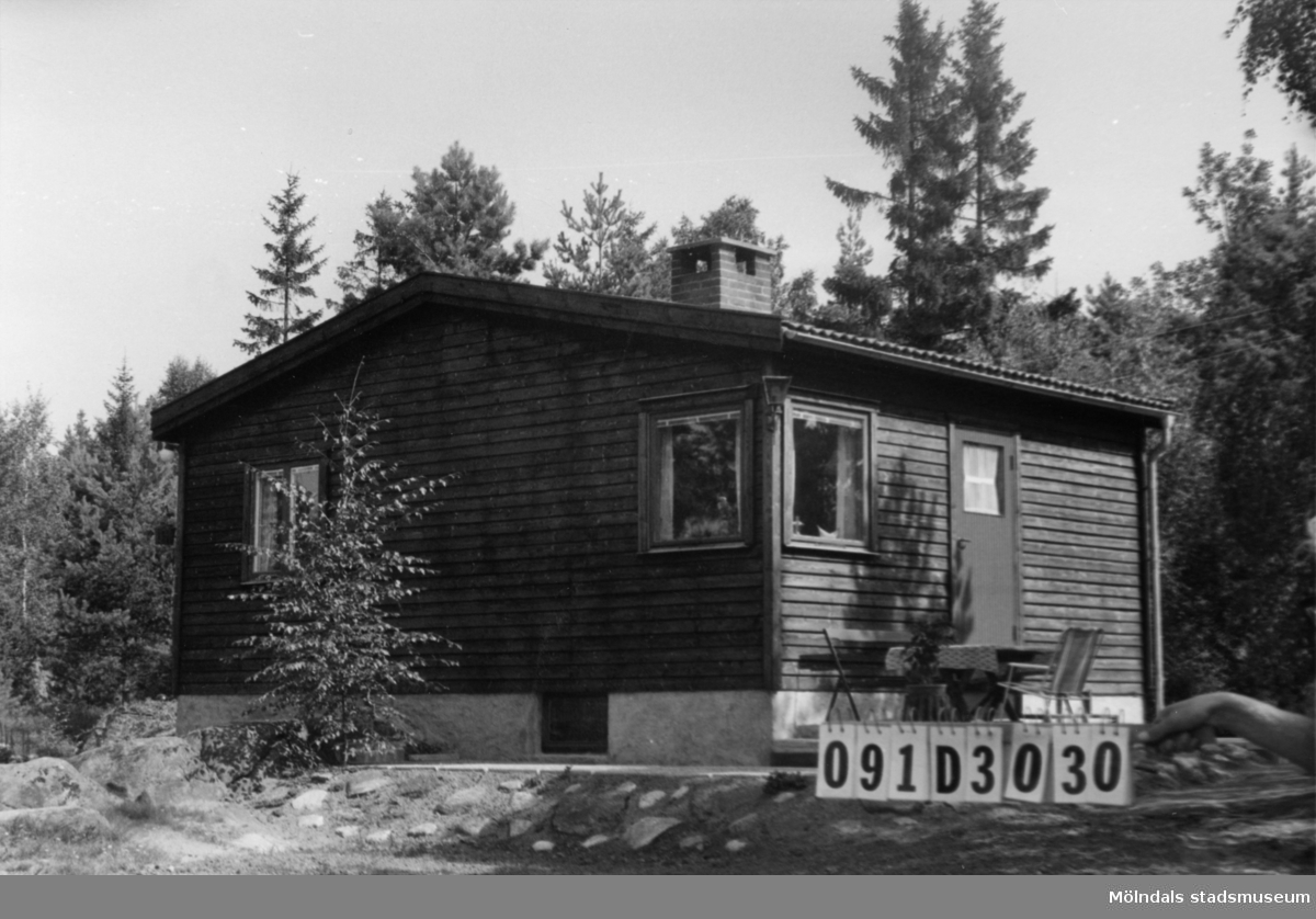 Byggnadsinventering i Lindome 1968. Ranered 1:58.
Hus nr: 091D3030.
Benämning: fritidshus och redskapsbod.
Kvalitet: mycket god.
Material: trä.
Tillfartsväg: ej framkomlig.
Renhållning: ej soptömning.