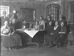 bolig, interiør, stue, gruppe, menn, kvinner, kaffebord