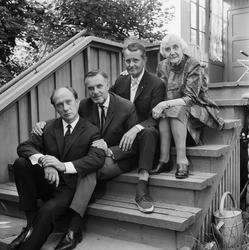 Henny Skjønberg med sønnene Per, Pål og Espen.