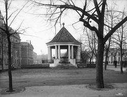Studenterlunden med musikkpaviljongen.