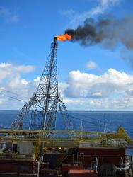 Flammetårnet på Statfjord A i september 2010.