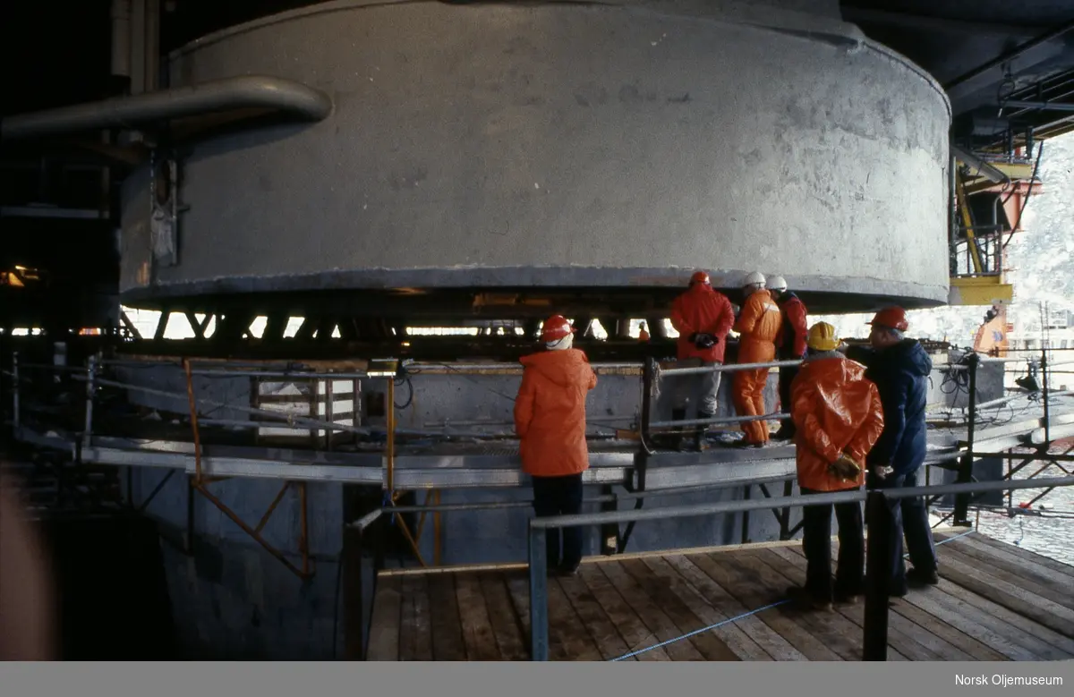 Sammenkobling av Statfjord C i Vats, februar 1984.
