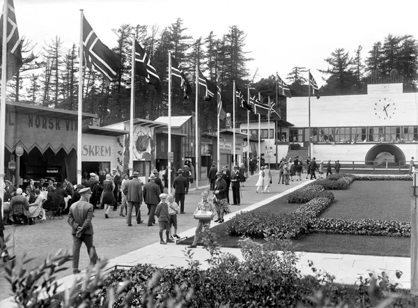 utstilling, Østfoldutstillingen, eksteriør, publikum, flagg,