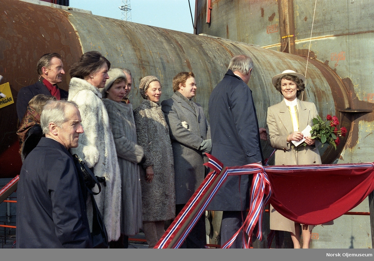 Dåpen av flotellet, Polycrown, forestått av gudmor Elizabeth Smith fant sted den 27. mars 1984 ved Aker Verdal.