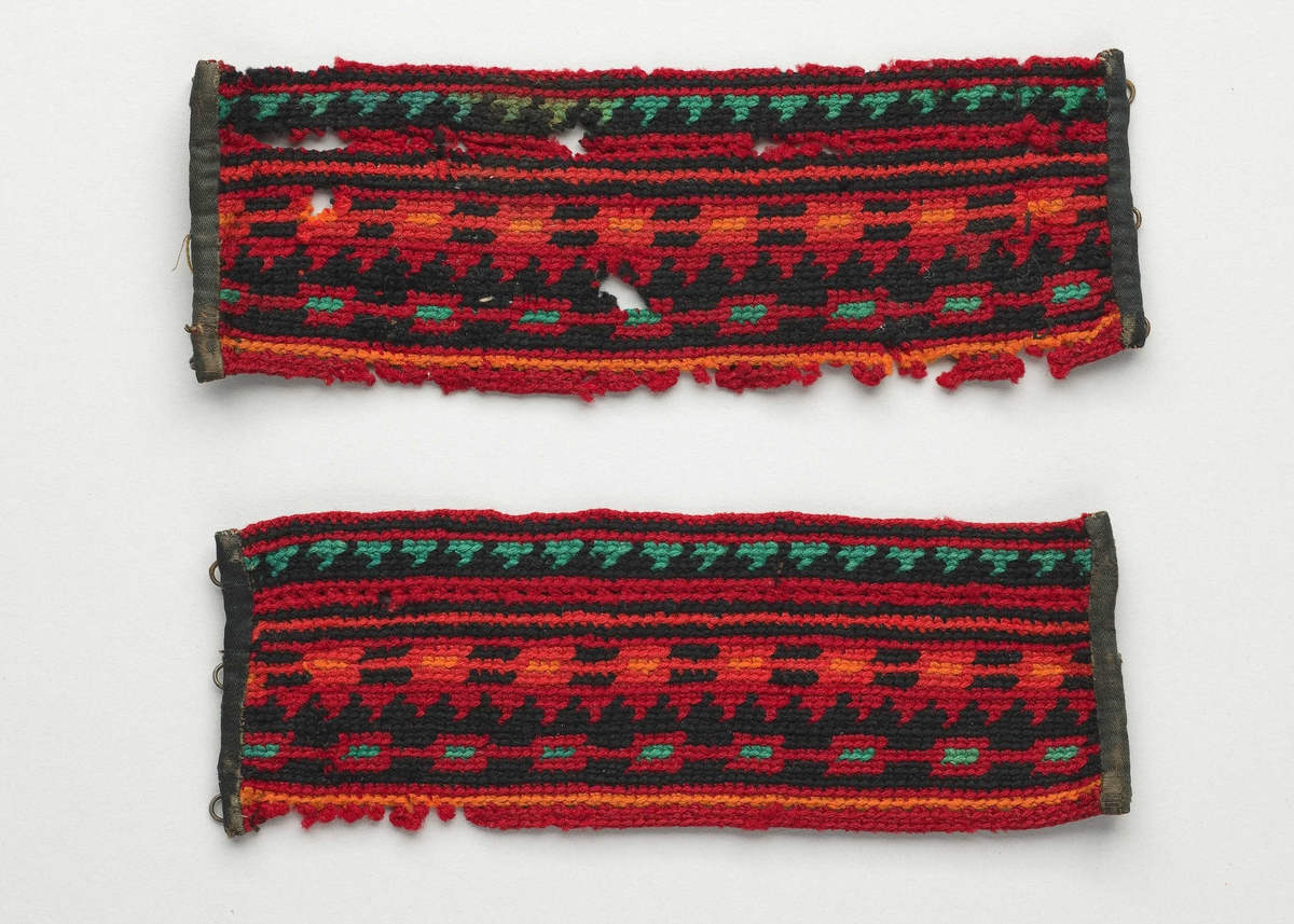 Langsgåande strekar og geometriske bordar; Rad med "luftmasker", kjettingbordar og trekantliknande motiv. 