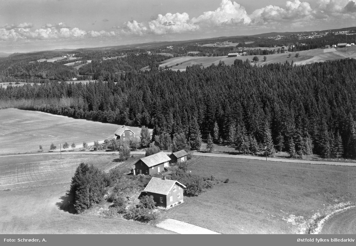 Godheim gård  i Skiptvet, flyfoto 11. juni  1959.