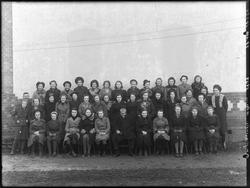 Konfirmanter våren 1939. Utenfor Ungdomsforeningens hus  i S