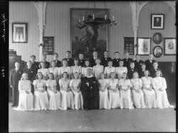 Konfirmanter i Sarpsborg metodistkirke (?)  våren 1946.