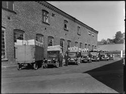 Yven Papirfabrikk i Tune ved Sarpsborg 1945. lastebiler med 
