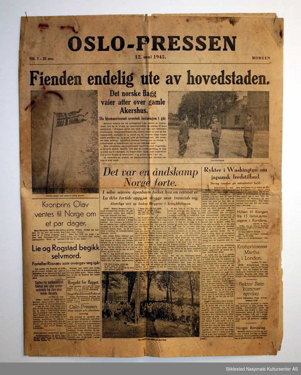 Avisen Oslo-Pressen, morgenavis, fire sider i fullformat. Avis som kom ut under fredsdagene 1945. Samarbeid mellom flere Oslo-aviser. Utgitt mai 1945. Illustrert med bilder.