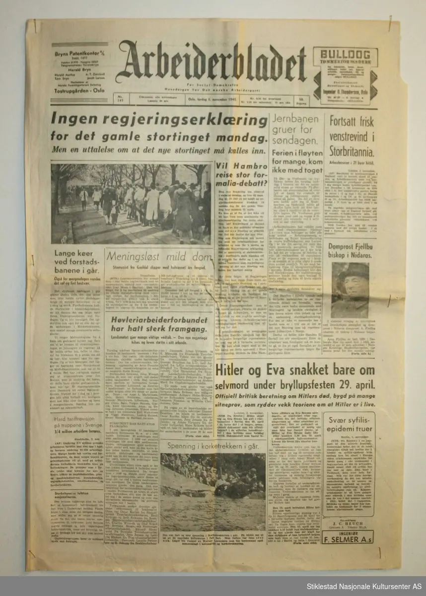 Avisen Arbeiderbladet med 12 sider i Berlinerformat, morgenutgaven. Utgitt forjulsvinter 1945. Det norske arbeiderpartis dagsavis i Oslo. Illustrert med bilder.