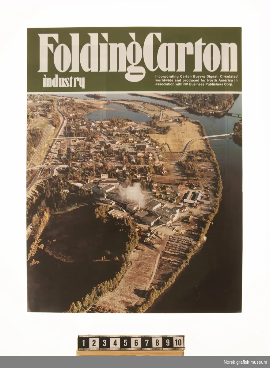 "Folding Carton Industry. July/August 1994". Brosjyre fra Rena Kartonfabrik A/S, omhandler omstrukturering av bedriften.