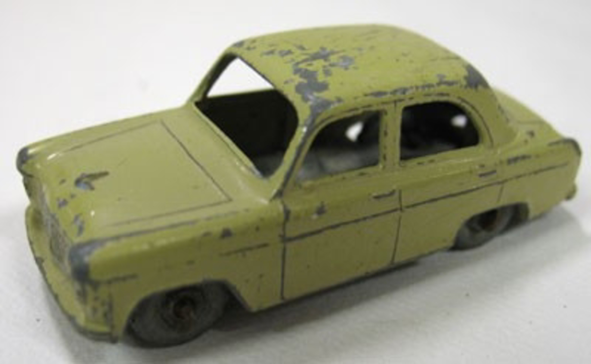 Gul bil.

En av 12 st. leksaksbilar av metall tillverkade av Lesney Products & Co. Storbritannien.

Förutom personbilar finns en tankbil, en dubbeldäckad buss, en kranbil samt en lastbil. Bilarna är tillverkade under 1960-70 talet och är samtliga av metall. Flera av bilarna är hårt slitna.
Längd 5,2-8,2 cm.