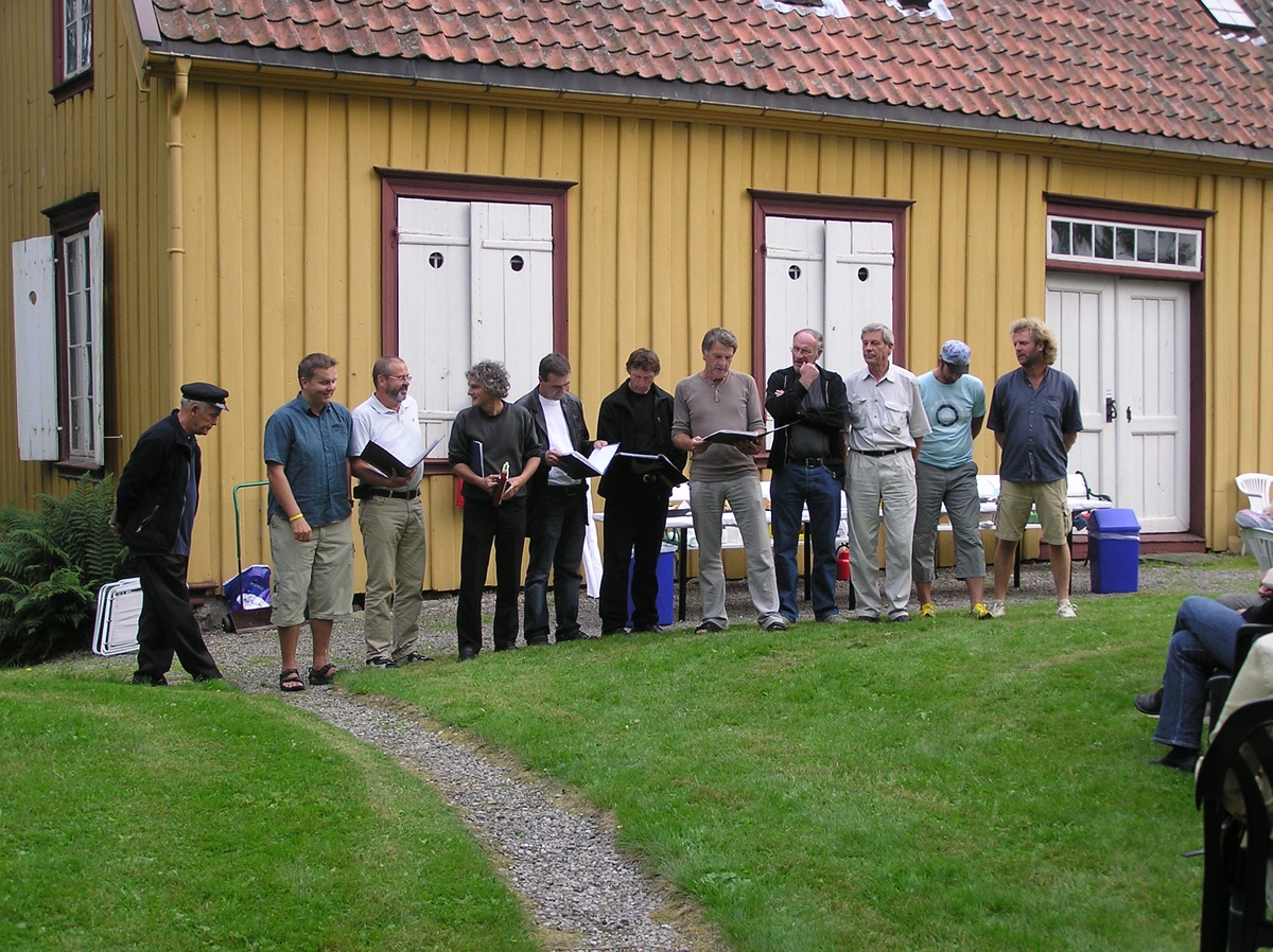 Bursdag til Henriette Marie  Homann på Berg-Kragerø Museum 22.08.2005. Berg-Kragerø Museums venner.