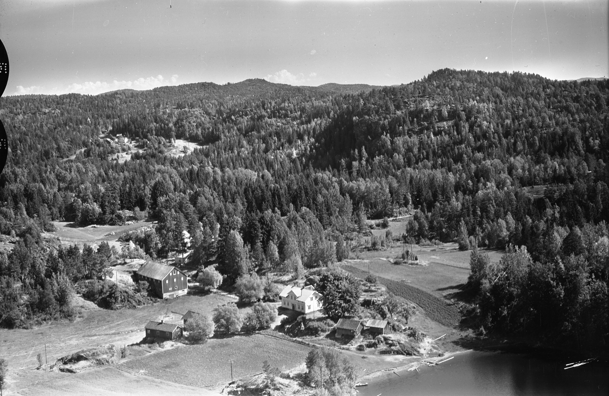 Flyfoto fra Kragerø 1/7-59. Tveitereid gård - Telemark Museum ...