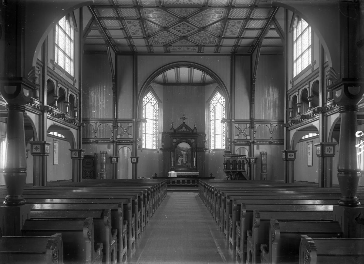 Interiør bilder fra Skotfoss kirke, fotografert 09.03.1901.