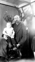 Paul Mikkelsen med Reidar på fanget