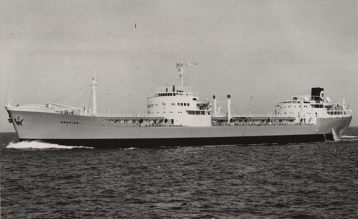 Tankmotorfartyget AMPHION av Stockholm. Jungfruresan -Öresund 1953.