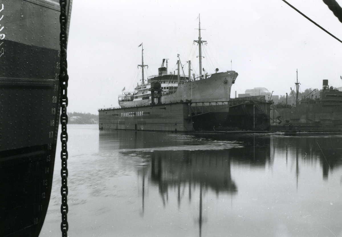 Foto från Finnboda varv.
Passagerarf. [Snarare ett lastfartyg]AMAZONAS av Stockholm.
Namnsign: SGCA
Br.t: 7393,67
Reg.Nr: 8600 (SE. 1951)