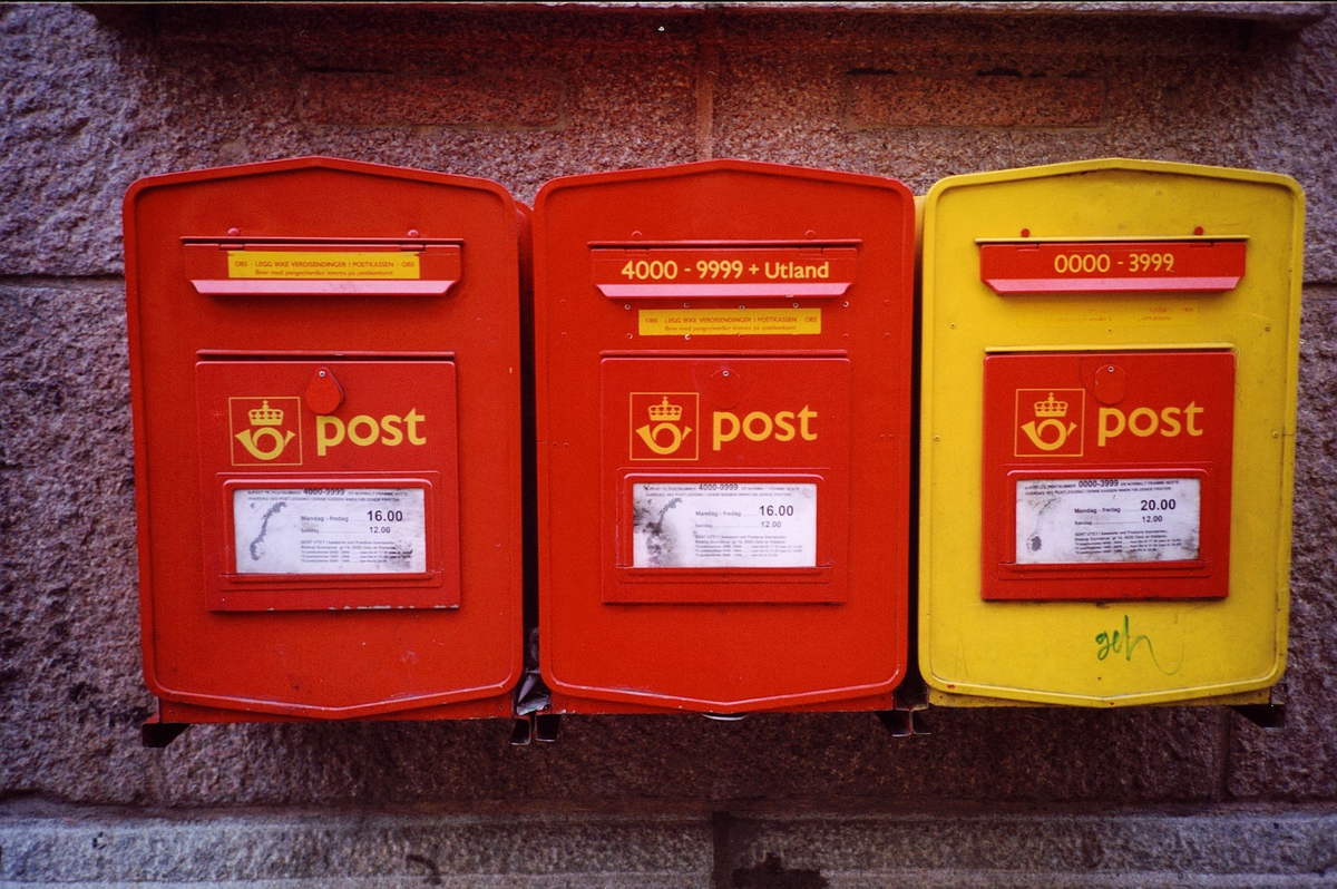 eksteriør, postkontor, 0101 Oslo Sentrum postsenter, tre postkasser